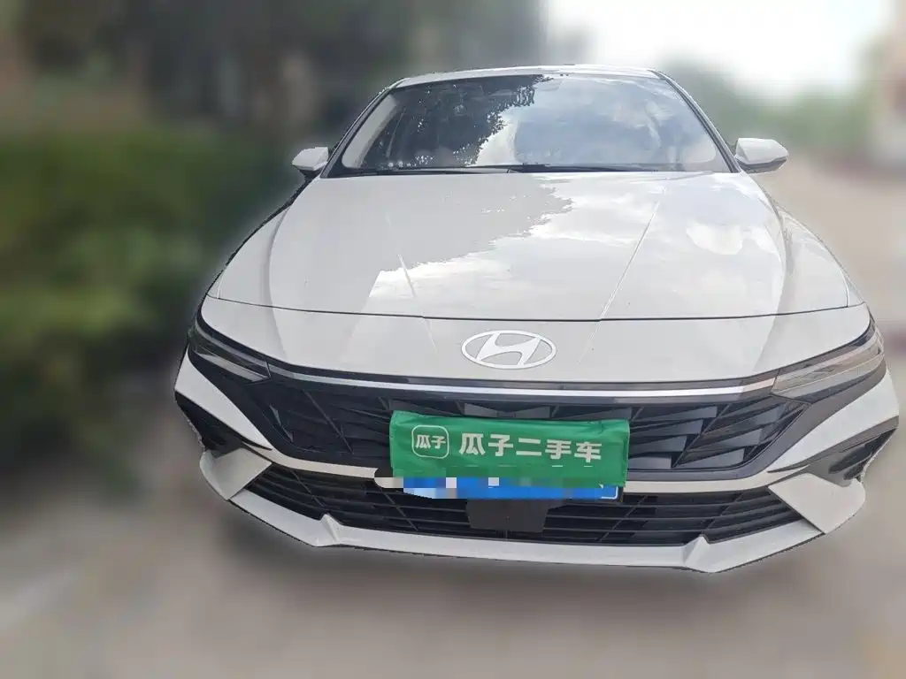 Hyundai Elantra 2025