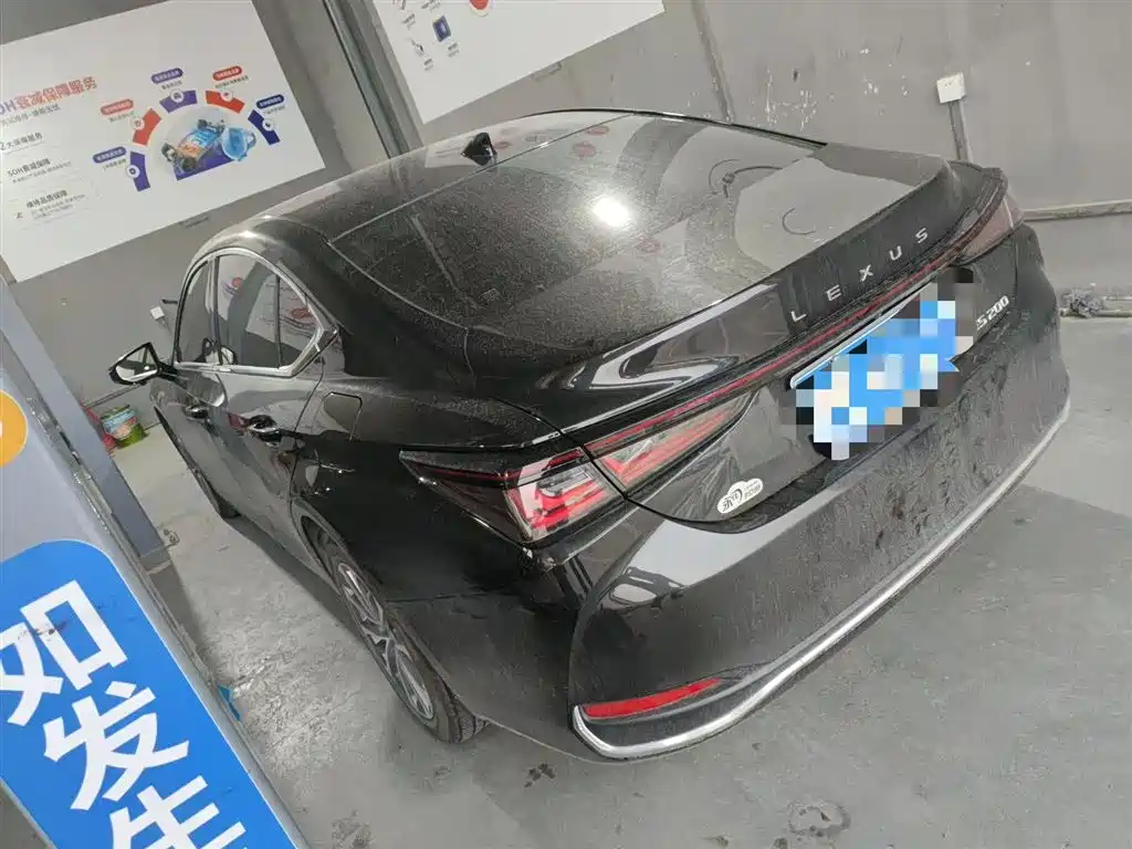 Lexus ES 2025