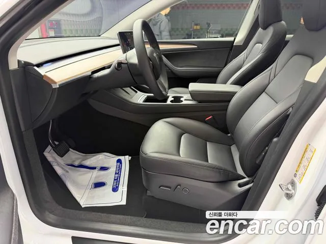 Tesla Model Y 2024