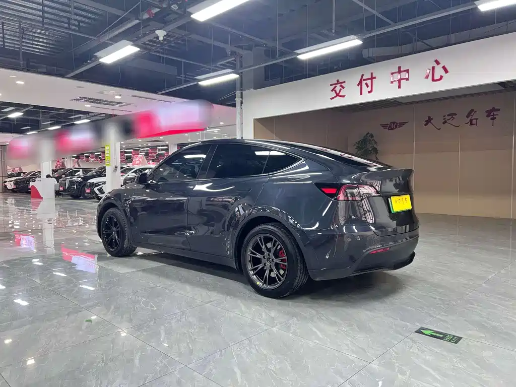 Tesla Model Y 2024