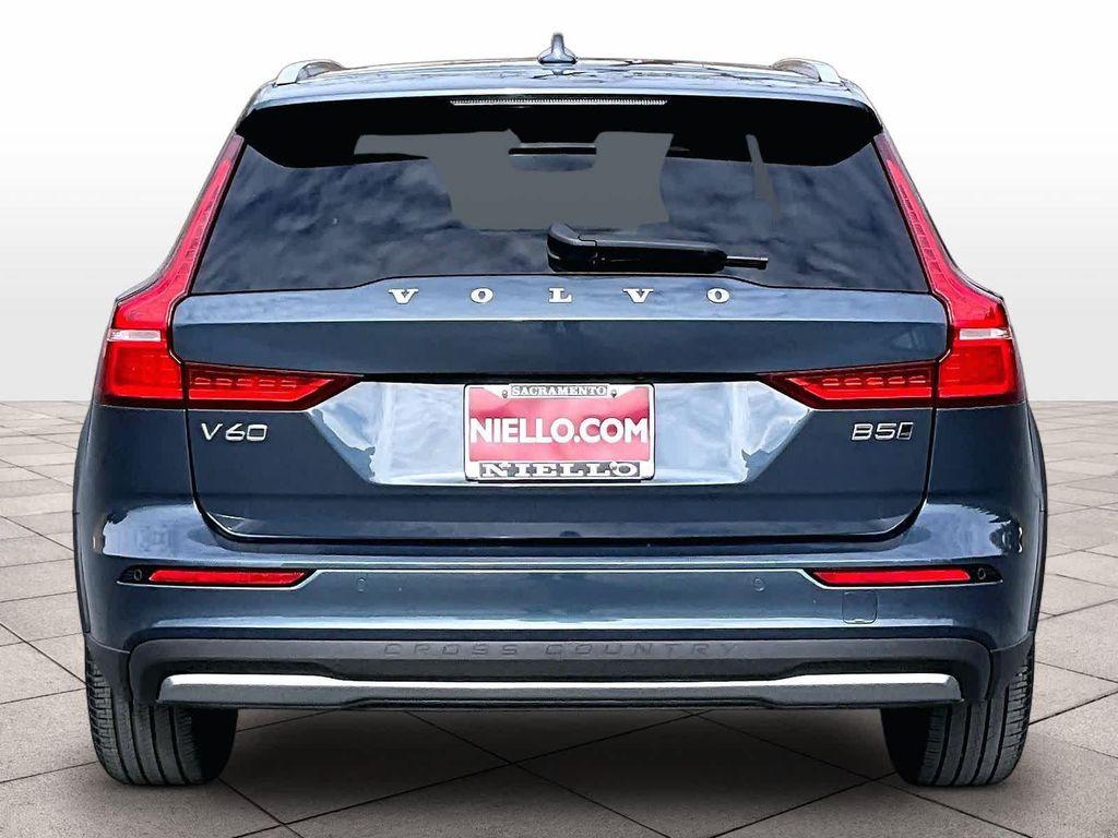 Volvo V60 Cross Country 2025
