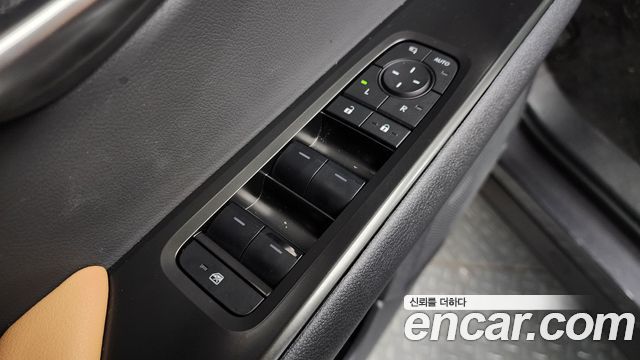 Lexus UX 2025