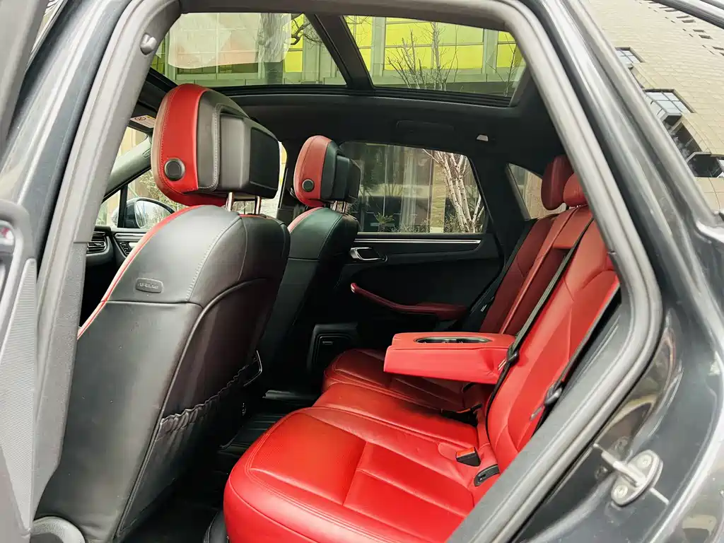 Porsche Macan 2021