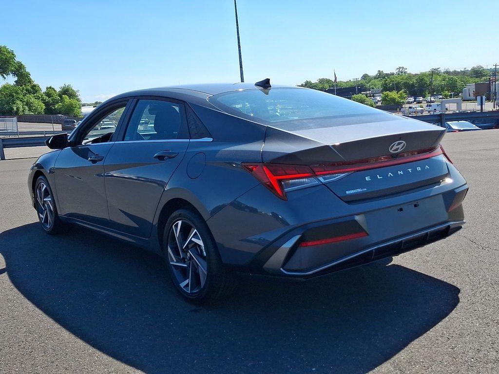 Hyundai Elantra 2025