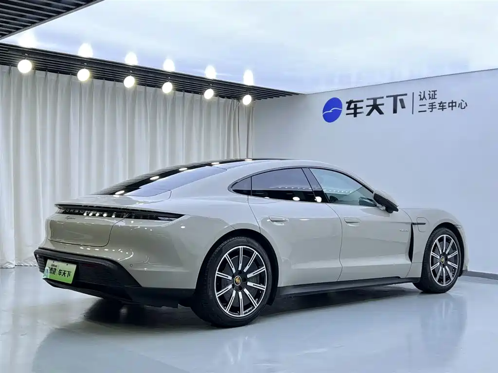 Porsche Taycan 2021