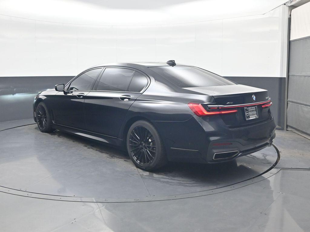 BMW 750 2021