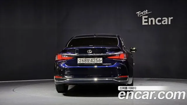 Lexus ES 2022