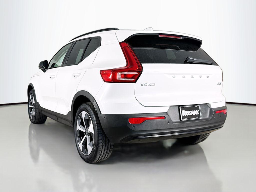 Volvo XC40 2025