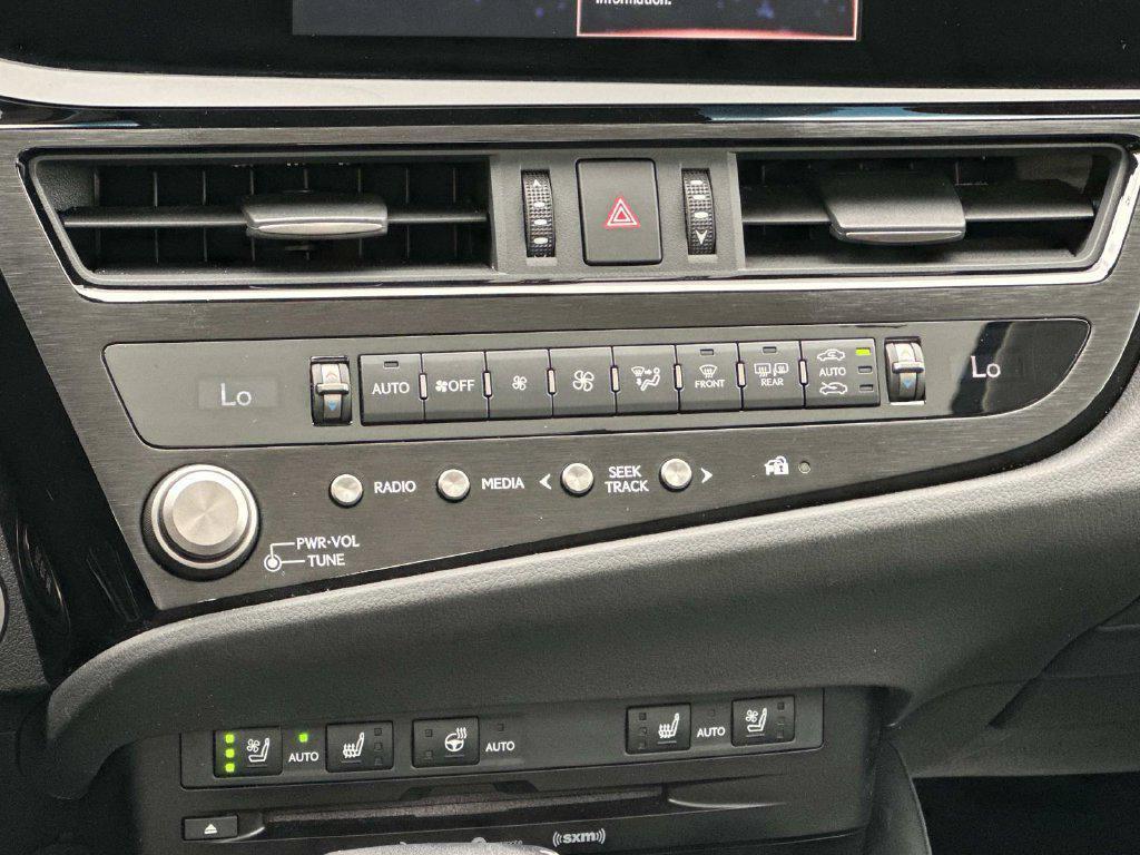 Lexus ES 2022