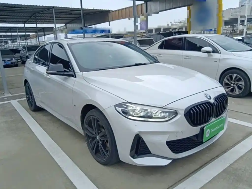 BMW 1 серии 2021