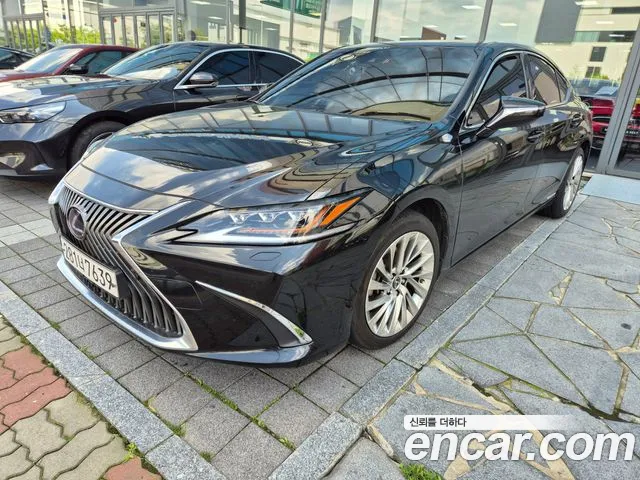 Lexus ES 2021