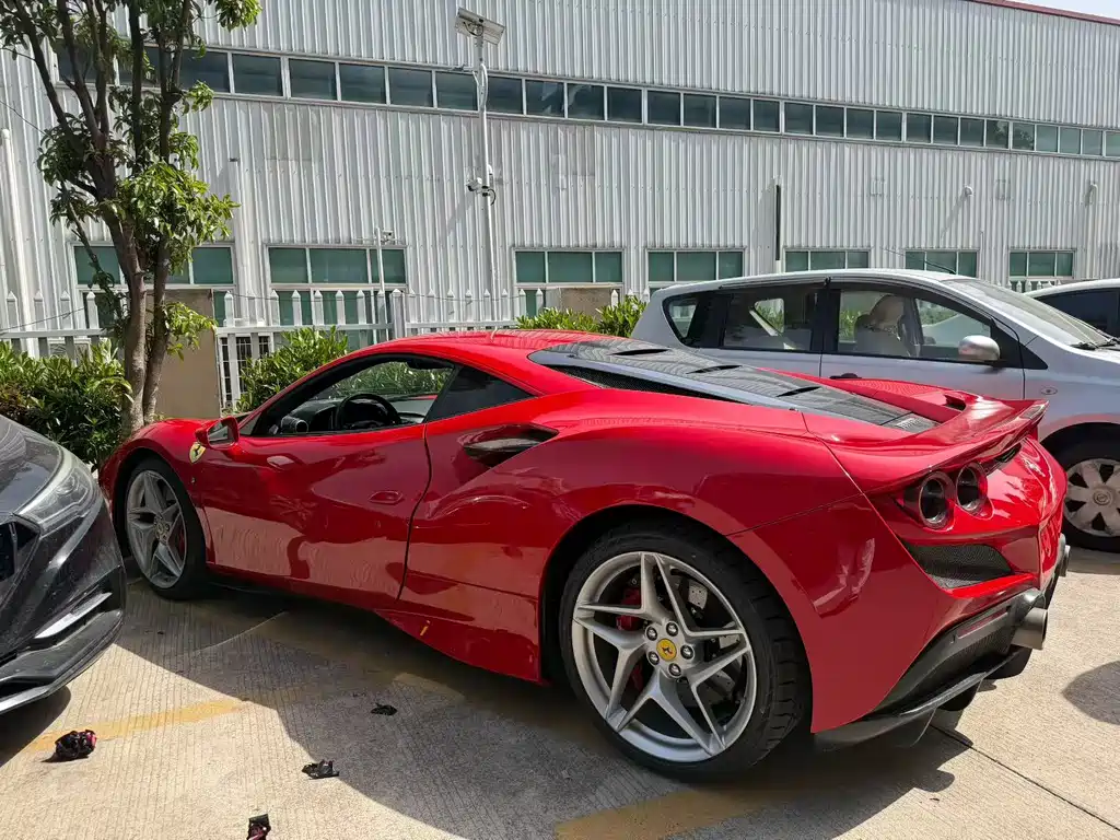 Ferrari F8 2021