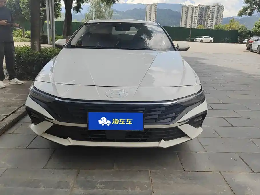 Hyundai Elantra 2024