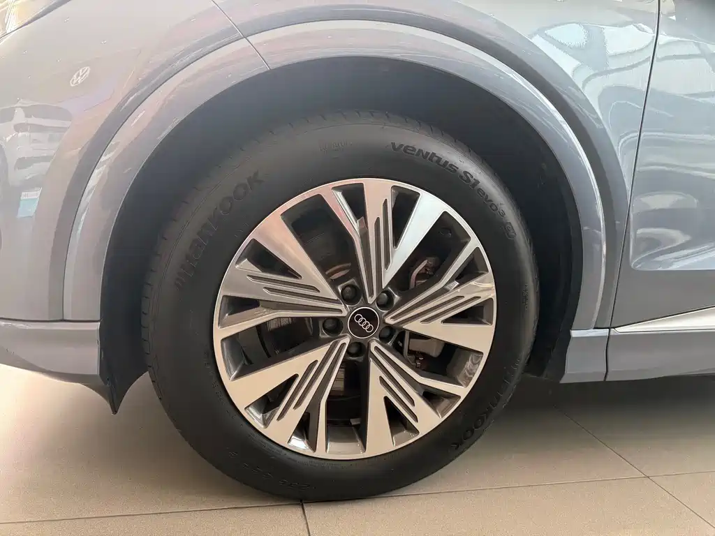 Audi Q4 e-tron 2024