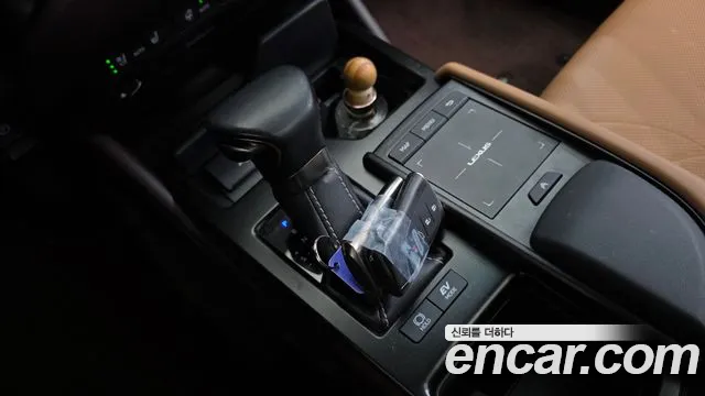 Lexus ES 2021