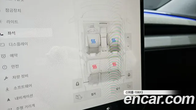 Tesla Model Y 2025