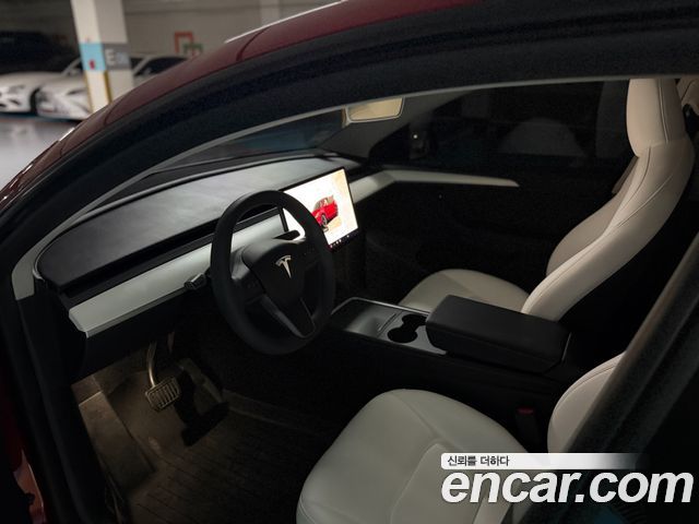 Tesla Model Y 2024