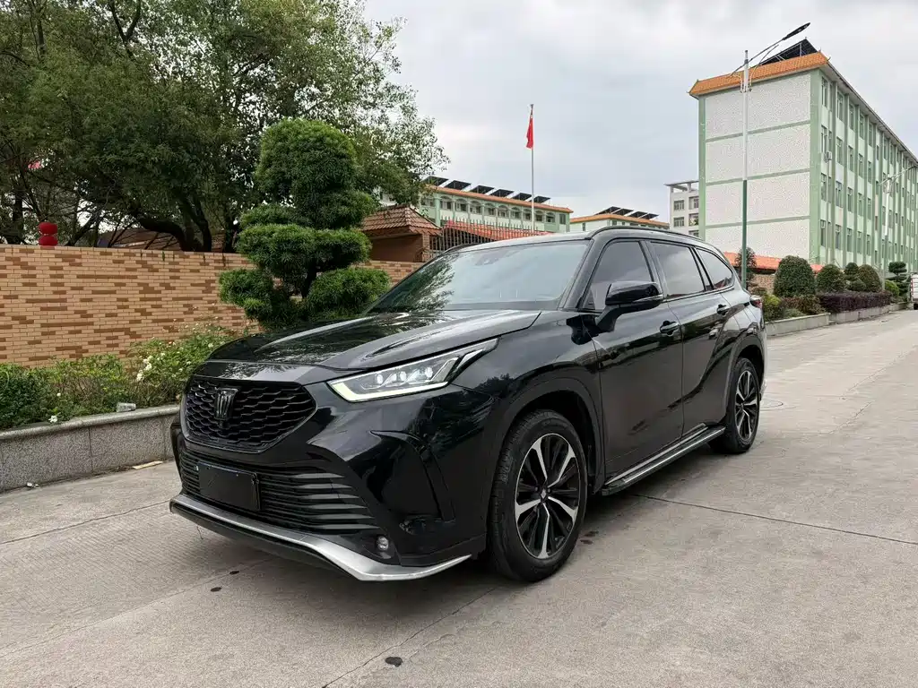 Toyota Crown Kluger 2023