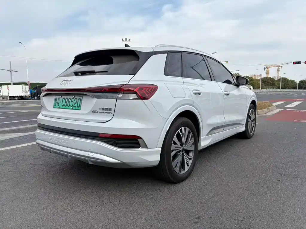 Audi Q4 e-tron 2024