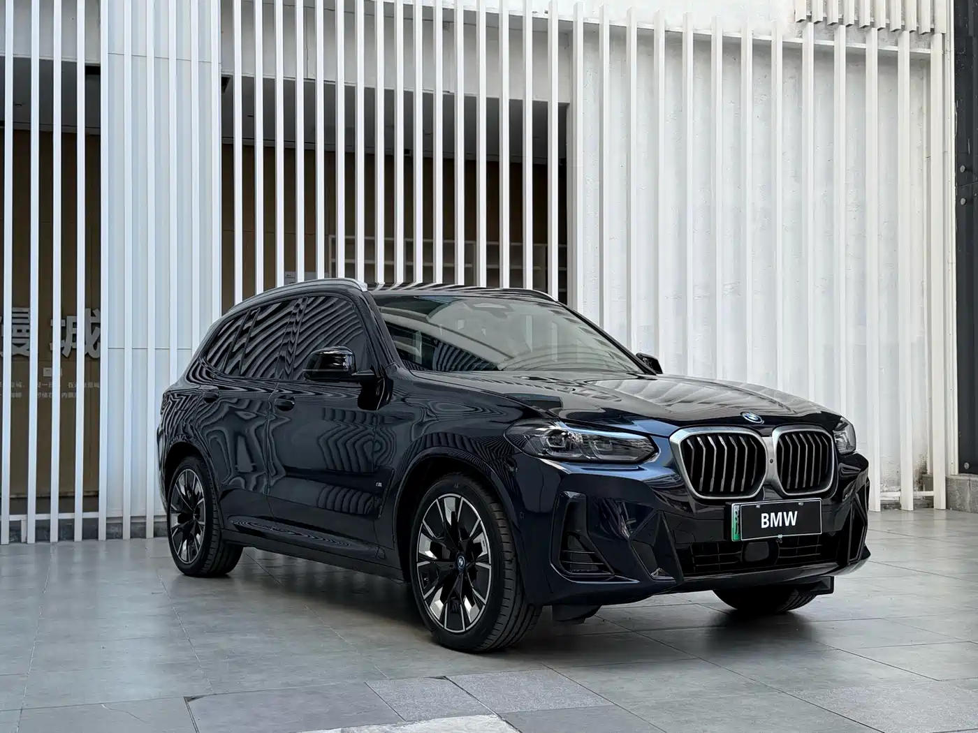 BMW iX3 2024