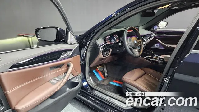 BMW 5 серии 2023