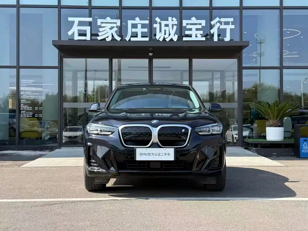 BMW iX3 2025