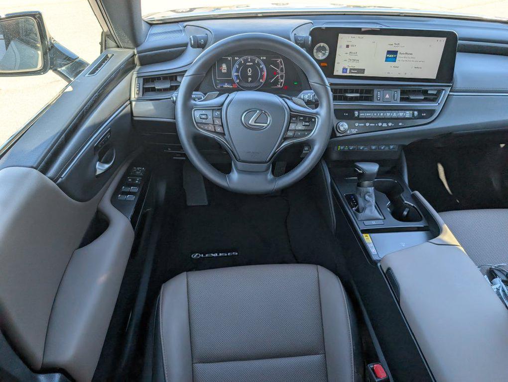 Lexus ES 2025