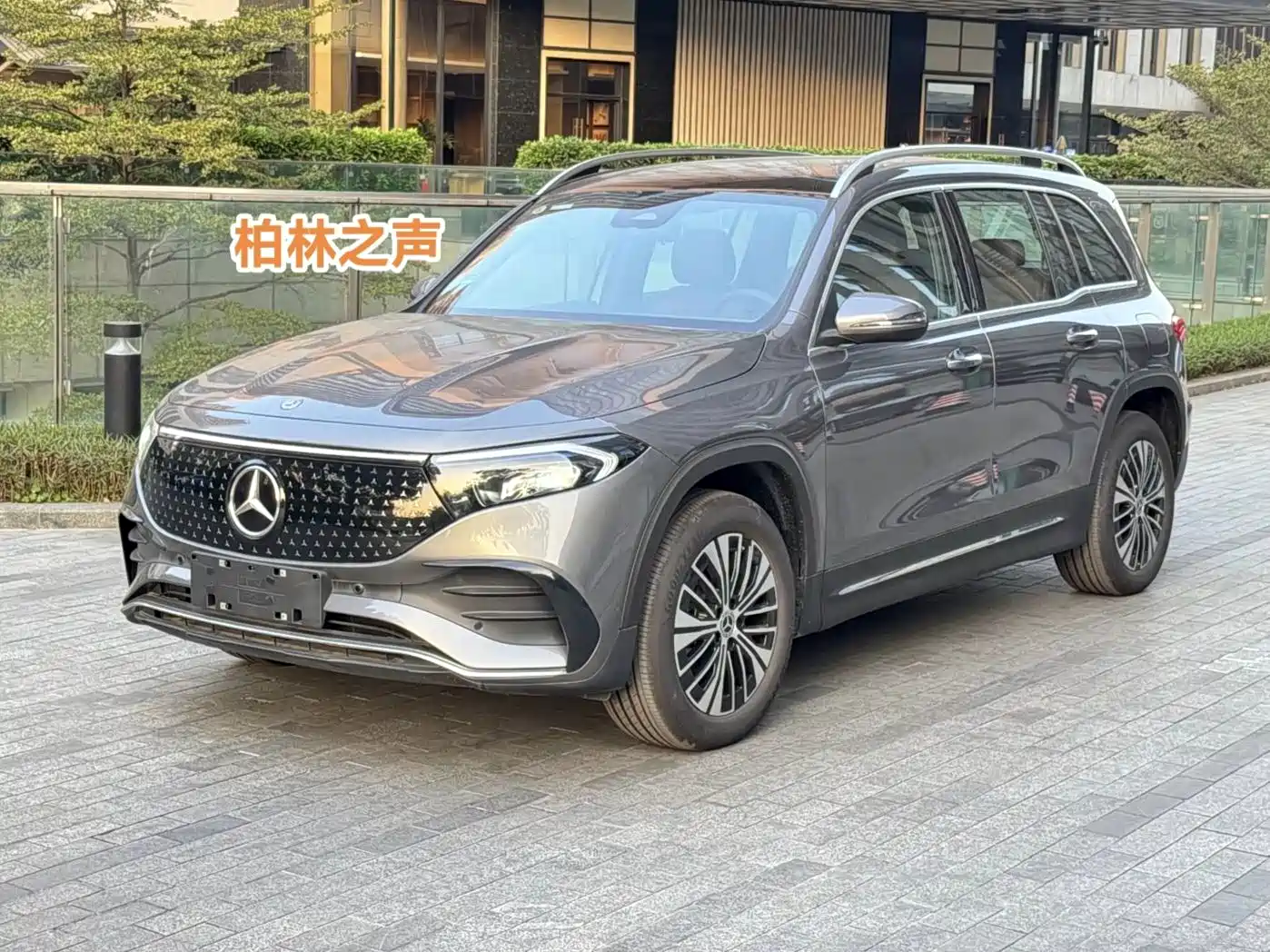 Mercedes-Benz EQB 2025