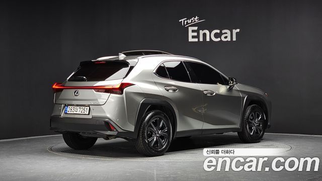 Lexus UX 2023