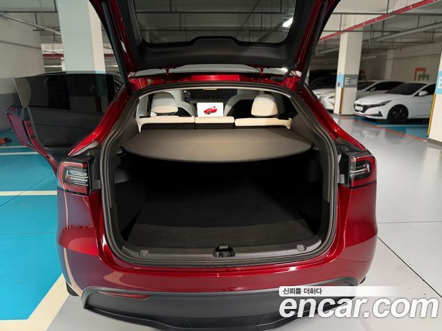 Tesla Model Y 2024