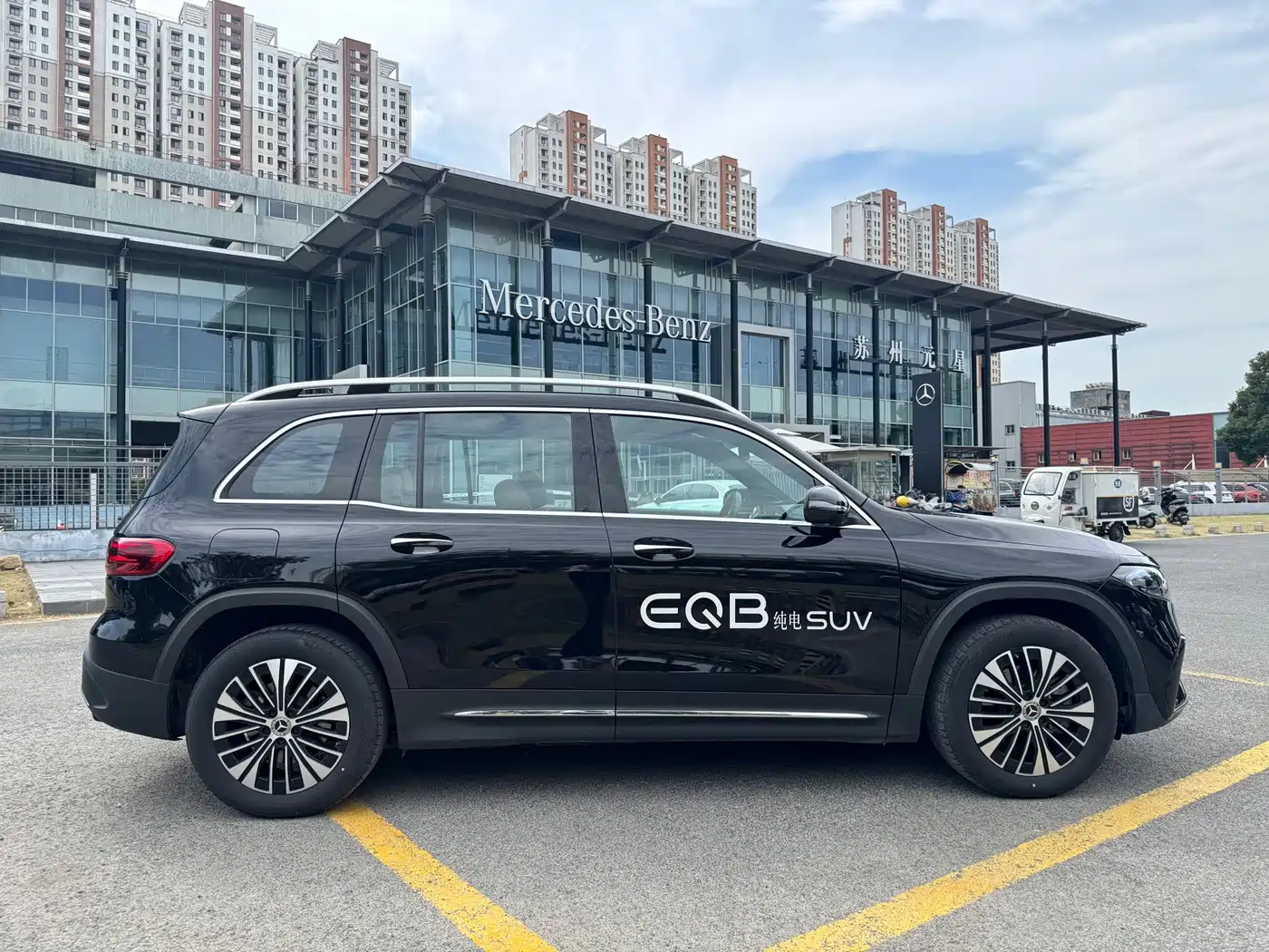 Mercedes-Benz EQB 2024