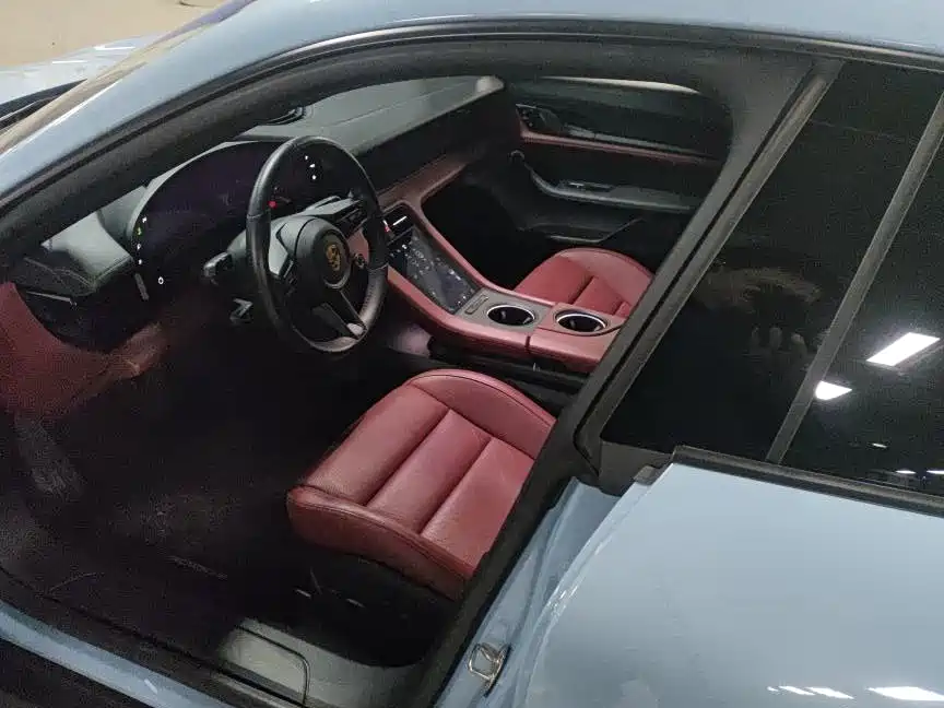 Porsche Taycan 2021