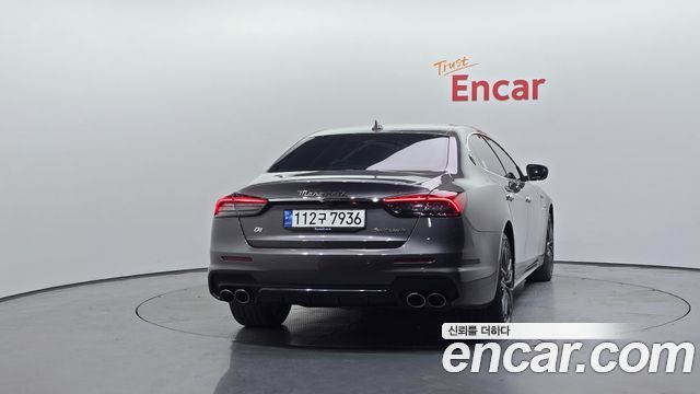 Maserati Quattroporte 2022