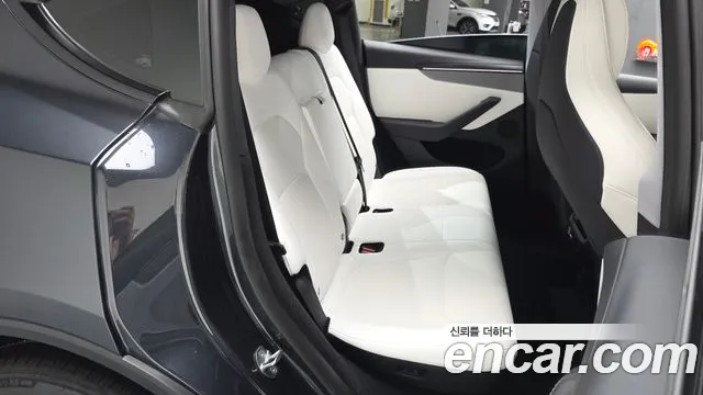 Tesla Model Y 2025