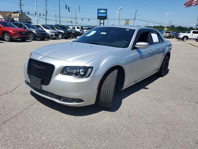 Chrysler 300 2022