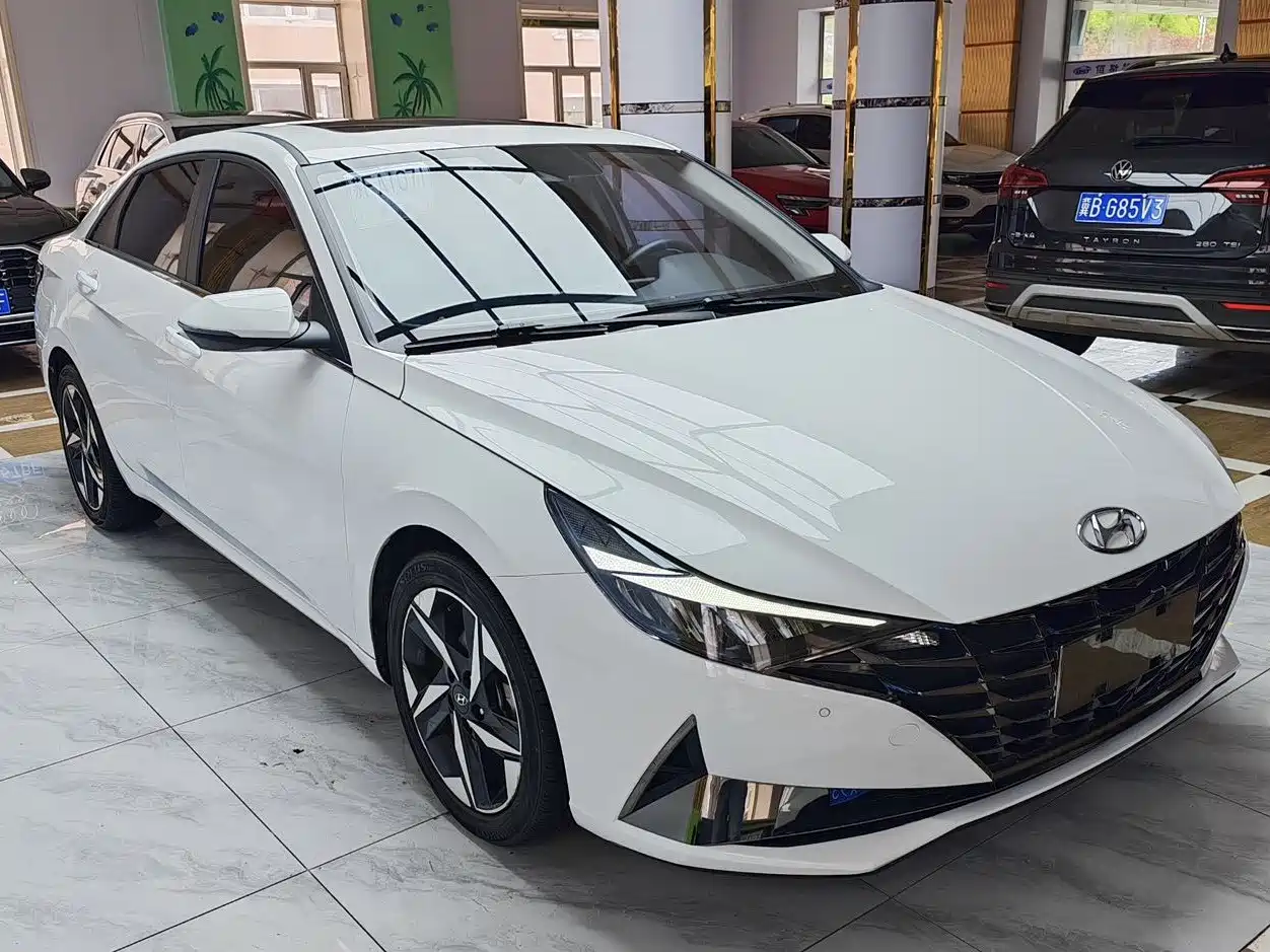 Hyundai Elantra 2022
