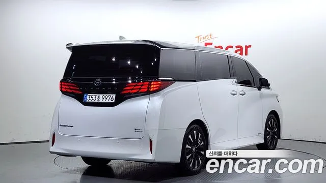 Toyota Alphard 2023