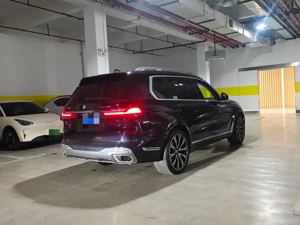BMW X7 2021