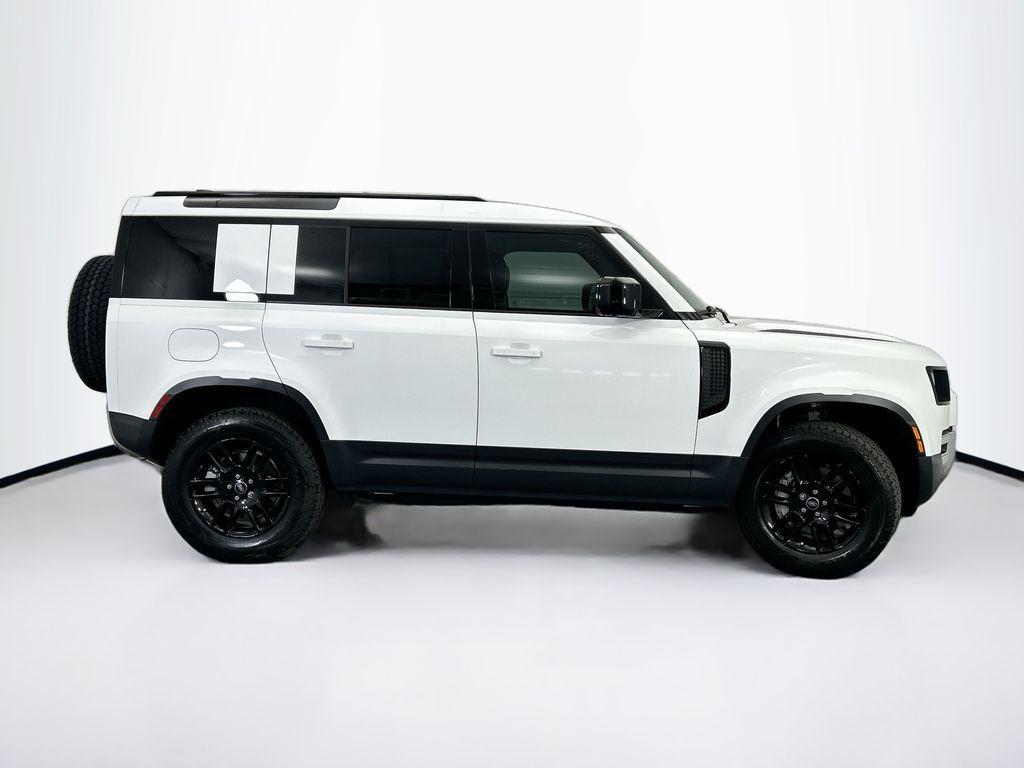 Land Rover Defender 2025
