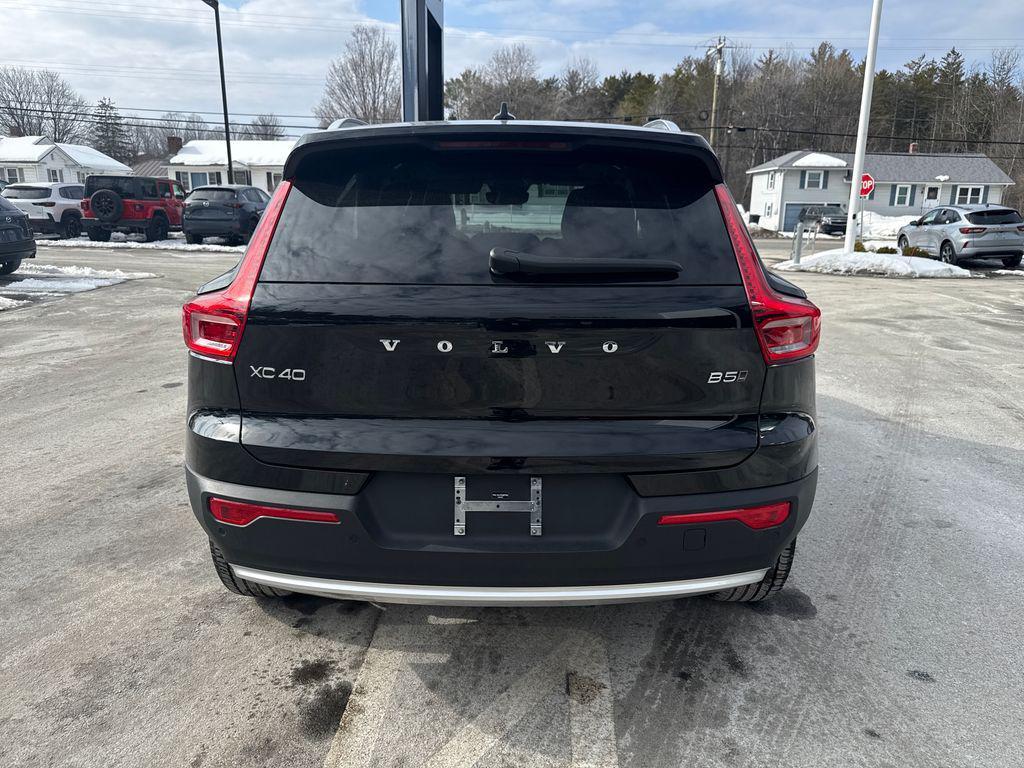 Volvo XC40 2025