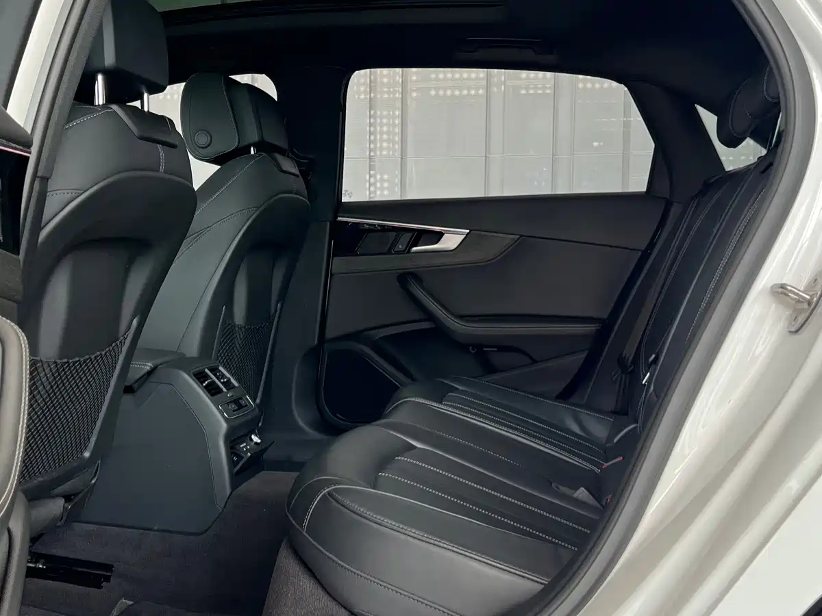 Audi A4 2023