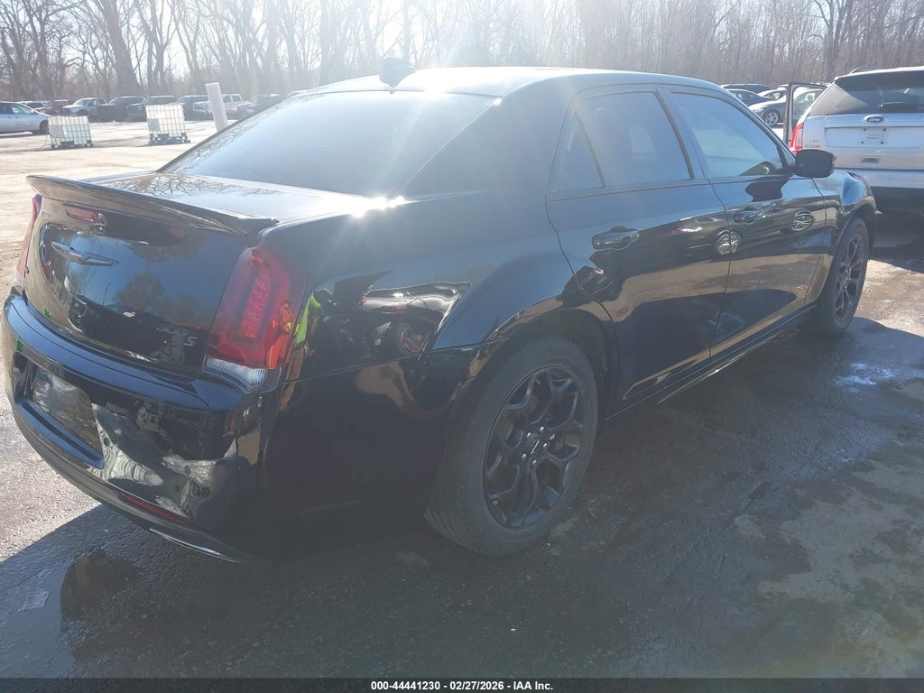Chrysler 300 2021