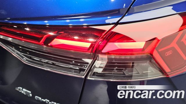 Audi Q4 e-tron 2025
