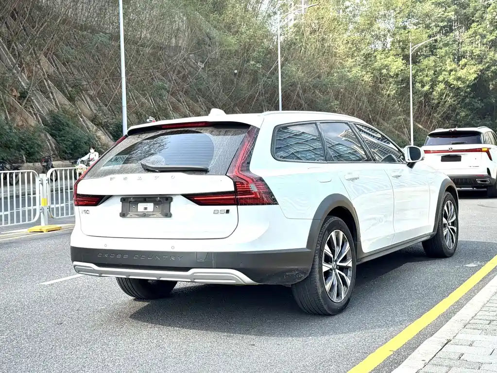 Volvo V90 2023