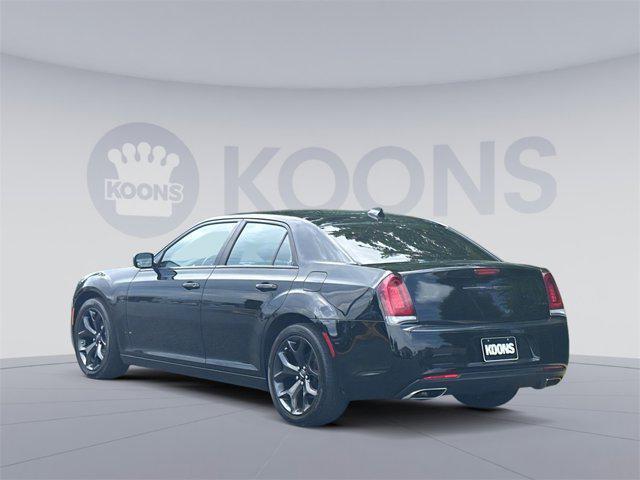 Chrysler 300 2022