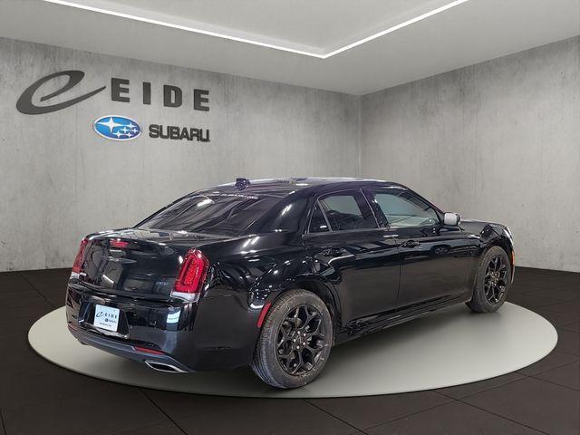 Chrysler 300 2023