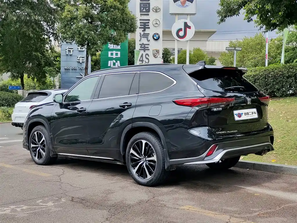 Toyota Crown Kluger 2023