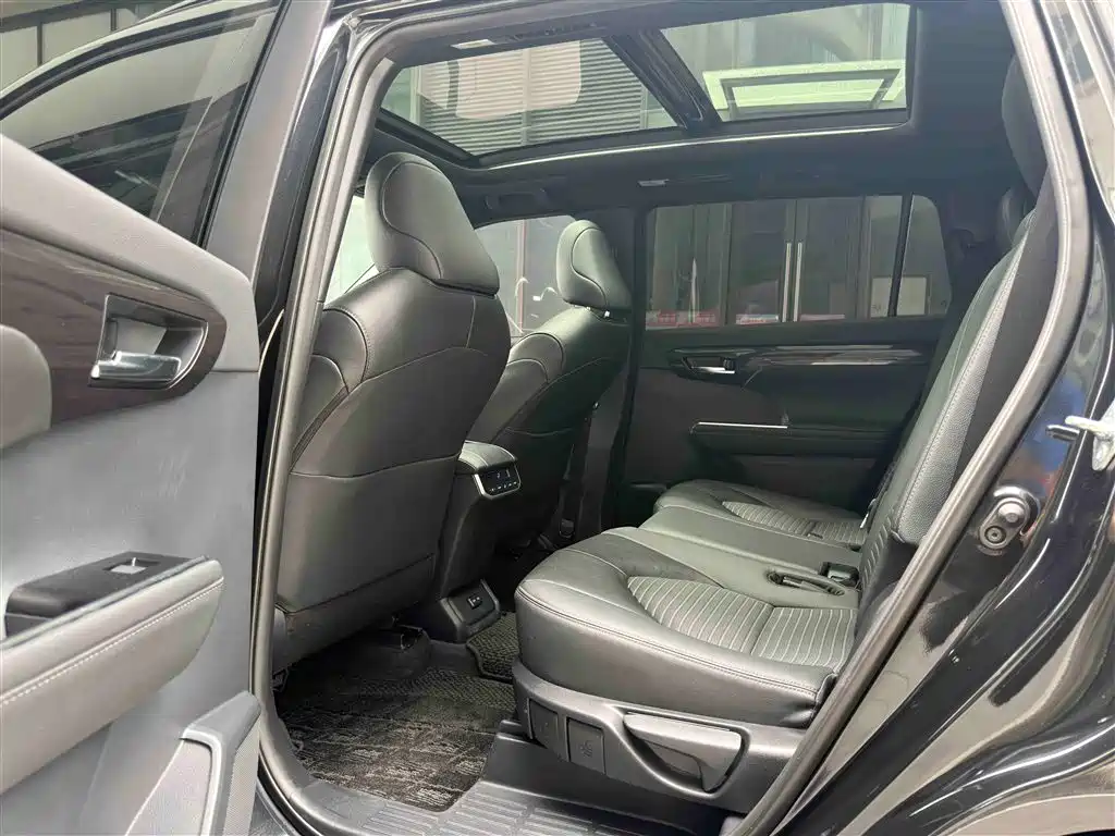 Toyota Crown Kluger 2023
