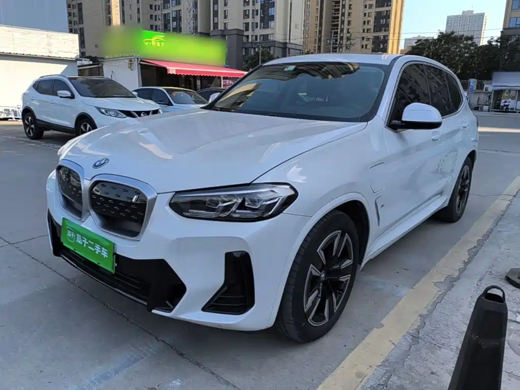 BMW iX3 2024