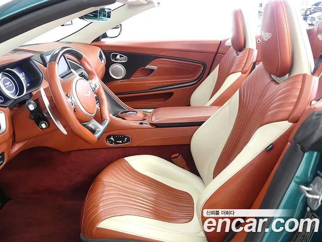Aston Martin DB11 2023